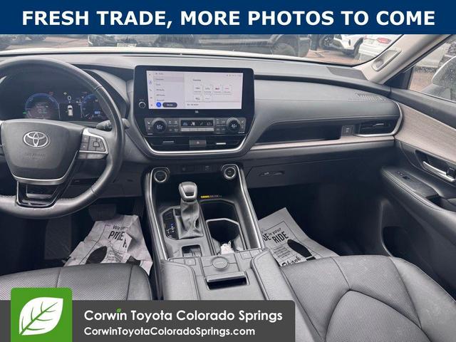 Photo of 2025 Wind Chill Pearl Toyota Grand Highlander