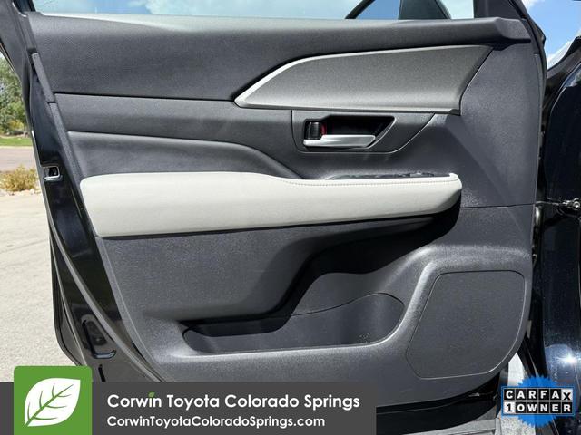 Photo of 2025 Midnight Black Metallic Toyota Grand Highlander