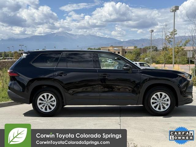 Photo of 2025 Midnight Black Metallic Toyota Grand Highlander