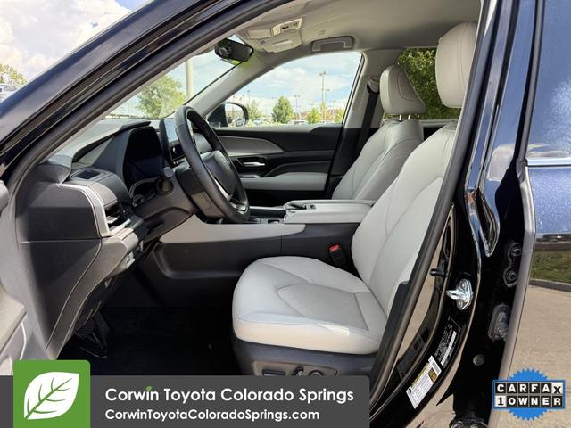 Photo of 2025 Midnight Black Metallic Toyota Grand Highlander