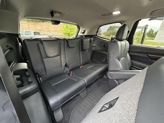 Photo of 2023 Crystal White Pearl Subaru Ascent