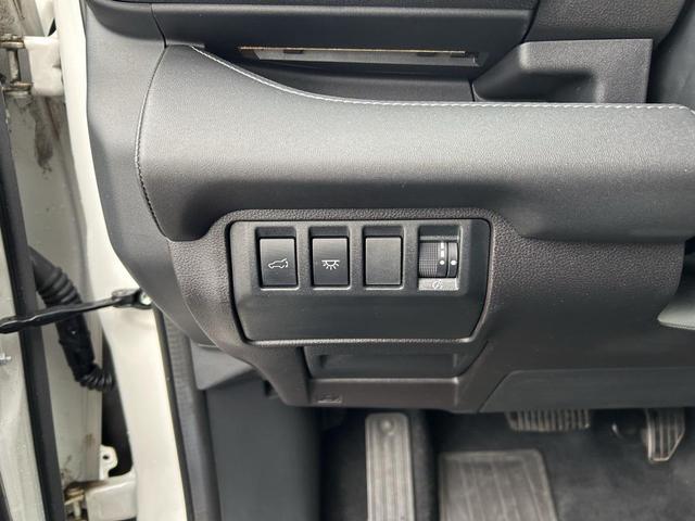 Photo of 2023 Crystal White Pearl Subaru Ascent