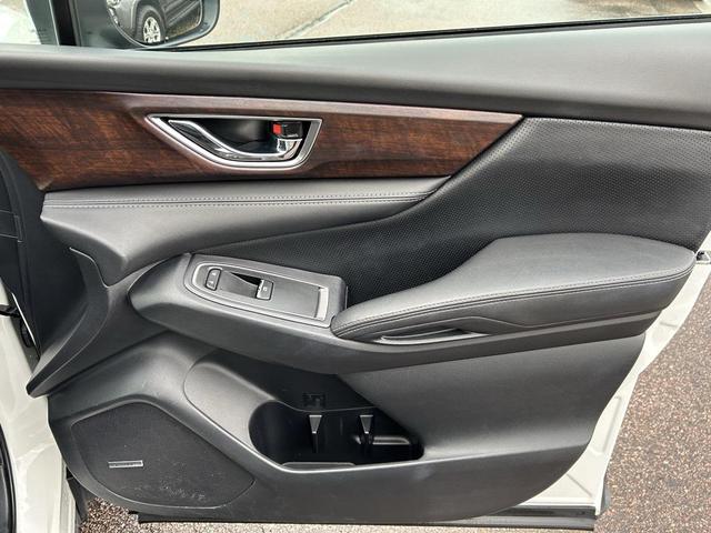 Photo of 2023 Crystal White Pearl Subaru Ascent