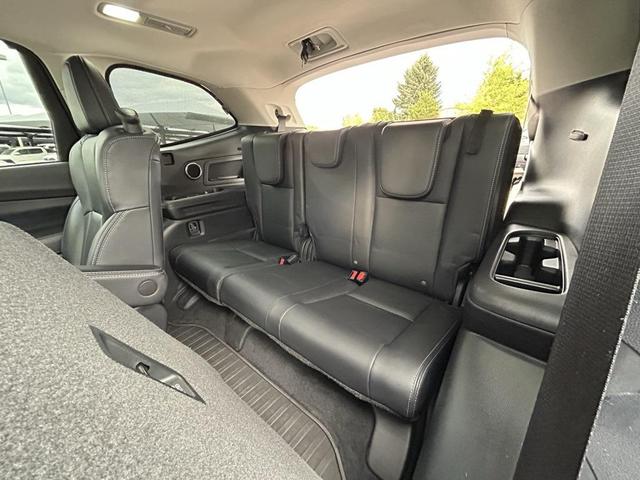 Photo of 2023 Crystal White Pearl Subaru Ascent