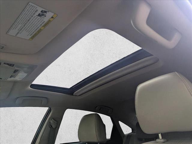 Photo of 2015 Blizzard Pearl Toyota Avalon