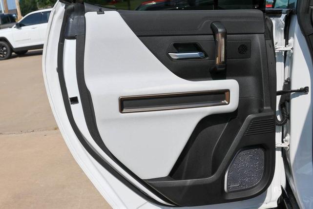 Photo of 2022 White GMC HUMMER EV