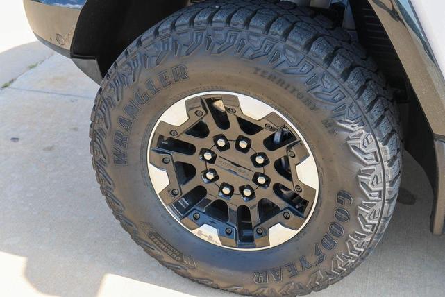 Photo of 2022 White GMC HUMMER EV