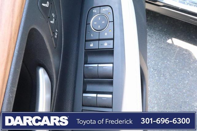 Photo of 2025 Midnight Black Metallic Toyota Grand Highlander