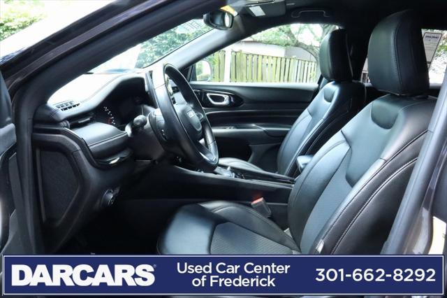 Photo of 2022 Granite Crystal Metallic Clearcoat Jeep Compass