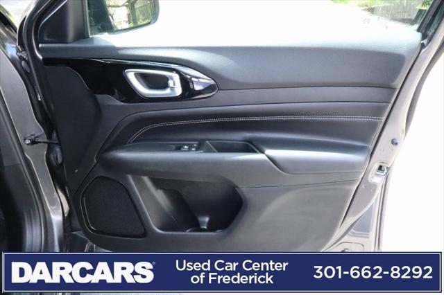 Photo of 2022 Granite Crystal Metallic Clearcoat Jeep Compass