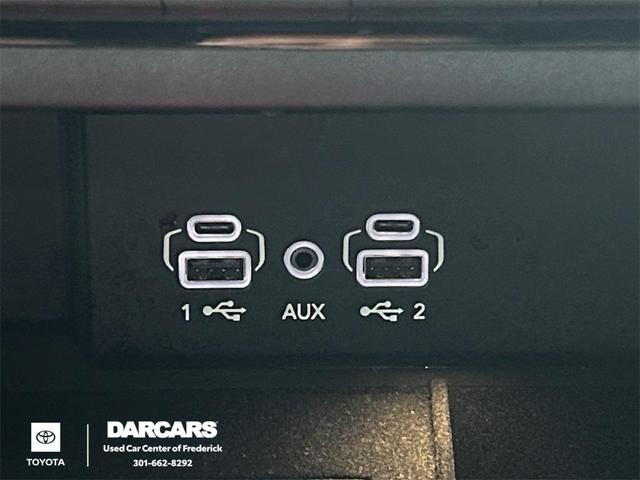 Photo of 2023 Diamond Black Crystal Pearlcoat Jeep Wagoneer L