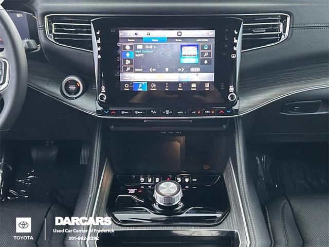 Photo of 2023 Diamond Black Crystal Pearlcoat Jeep Wagoneer L