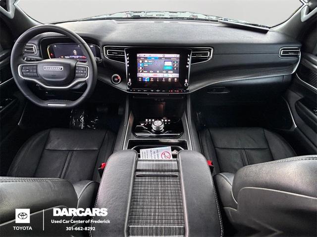 Photo of 2023 Diamond Black Crystal Pearlcoat Jeep Wagoneer L