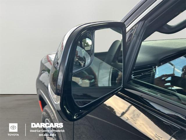 Photo of 2023 Diamond Black Crystal Pearlcoat Jeep Wagoneer L