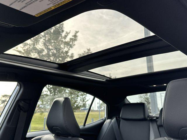 Photo of 2025 Wind Chill Pearl Toyota Camry