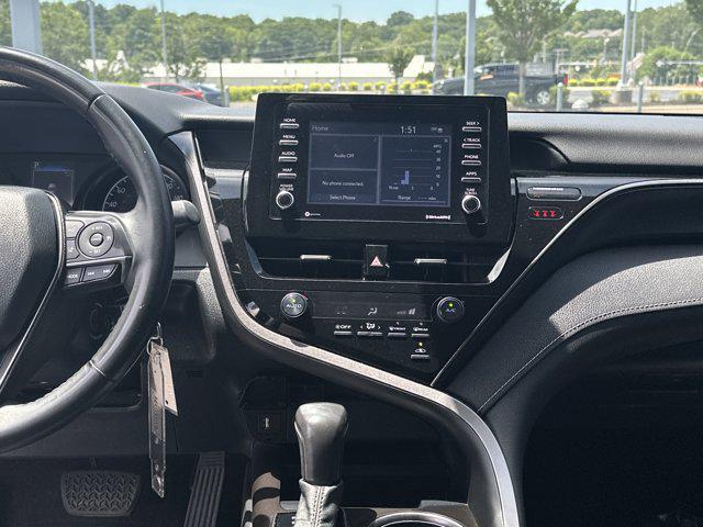 Photo of 2021 Super White Toyota Camry