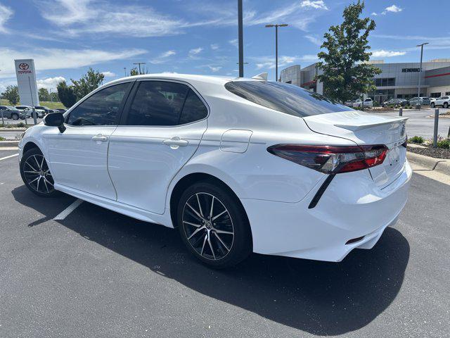 Photo of 2021 Super White Toyota Camry
