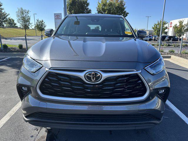 Photo of 2023 Magnetic Gray Metallic Toyota Highlander