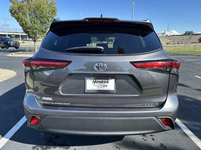 Photo of 2023 Magnetic Gray Metallic Toyota Highlander