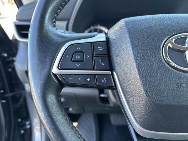Photo of 2023 Magnetic Gray Metallic Toyota Highlander