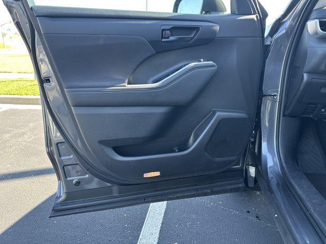 Photo of 2023 Magnetic Gray Metallic Toyota Highlander