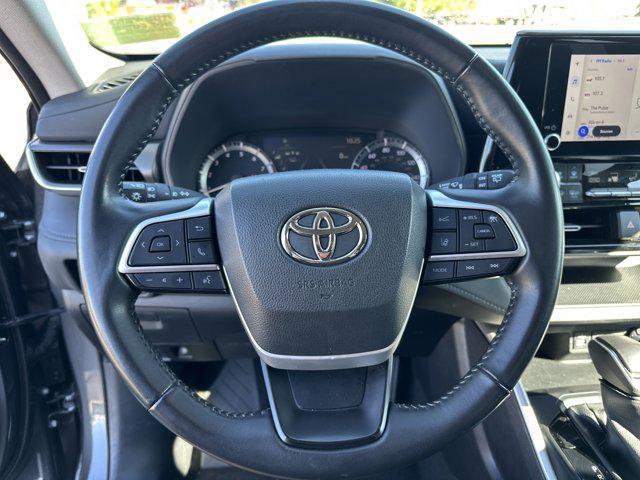 Photo of 2023 Magnetic Gray Metallic Toyota Highlander
