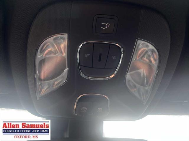 Photo of 2022 Bright White Clearcoat Jeep Compass