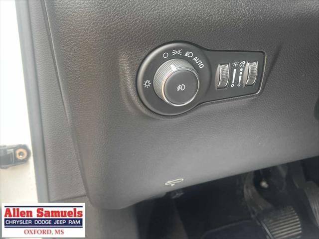 Photo of 2022 Bright White Clearcoat Jeep Compass