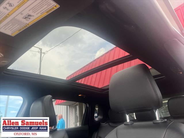 Photo of 2022 Bright White Clearcoat Jeep Compass