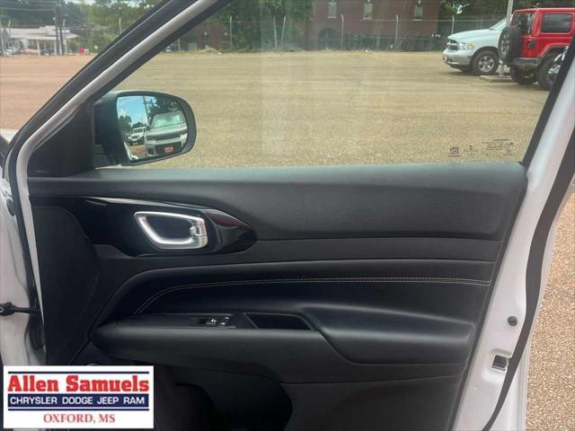Photo of 2022 Bright White Clearcoat Jeep Compass