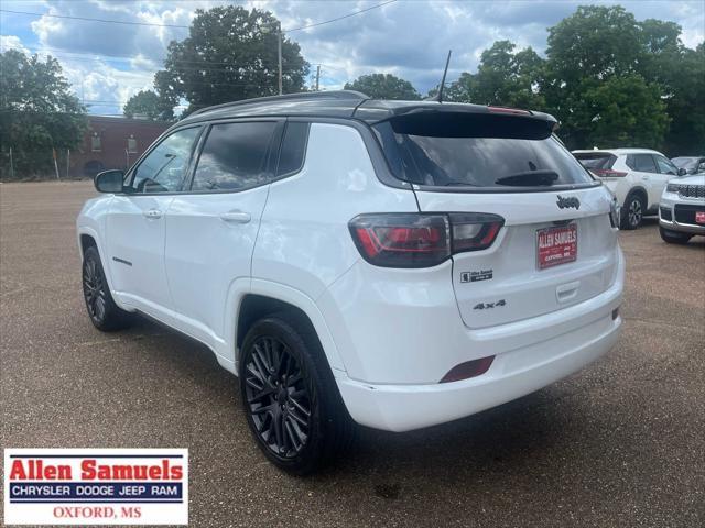 Photo of 2022 Bright White Clearcoat Jeep Compass