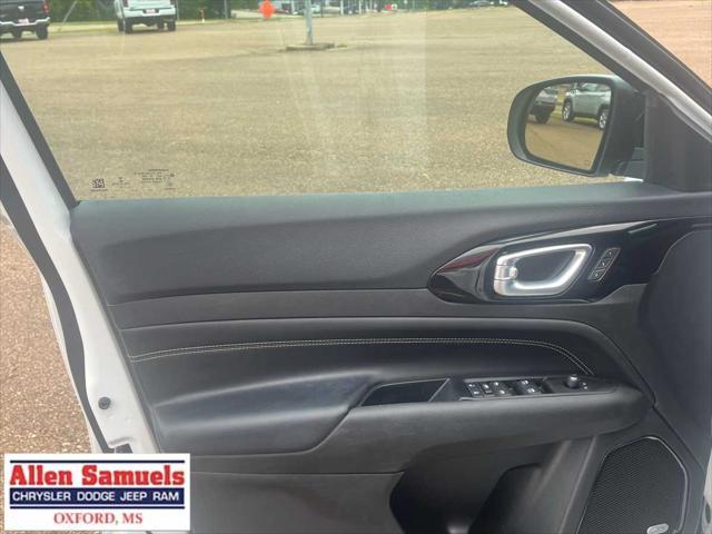 Photo of 2022 Bright White Clearcoat Jeep Compass