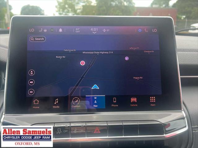 Photo of 2022 Bright White Clearcoat Jeep Compass
