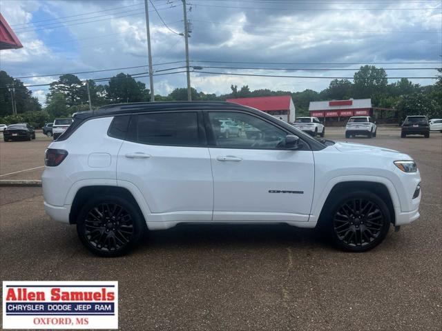 Photo of 2022 Bright White Clearcoat Jeep Compass