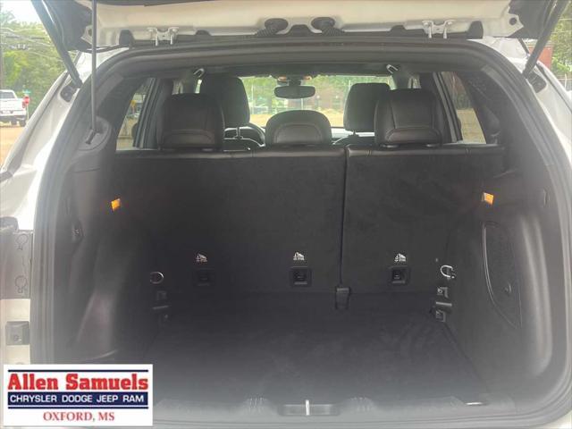 Photo of 2022 Bright White Clearcoat Jeep Compass