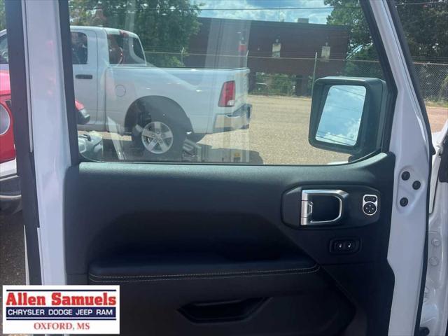 Photo of 2022 Bright White Clearcoat Jeep Wrangler Unlimited