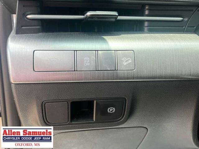 Photo of 2024 Cyber Gray Metallic Hyundai KONA