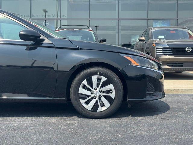 Photo of 2025 Super Black Nissan Altima