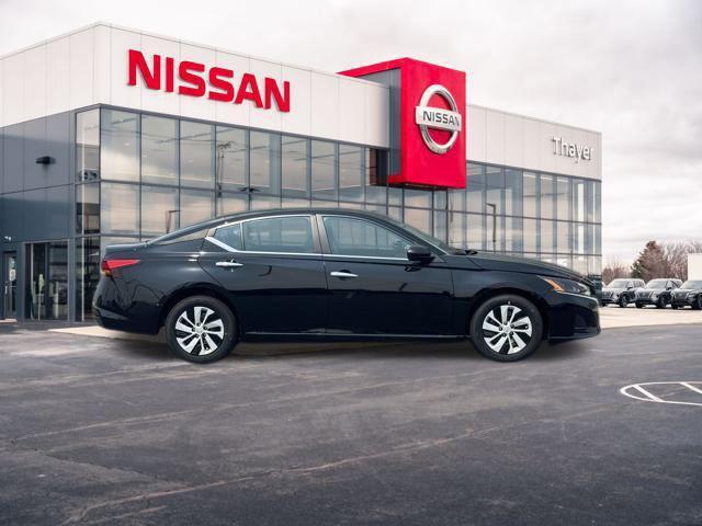 Photo of 2025 Super Black Nissan Altima