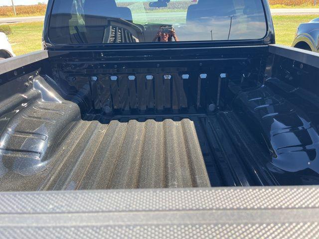 Photo of 2022 Super Black Nissan Frontier
