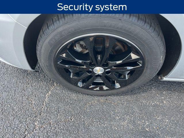 Photo of 2017 Silver Ice Metallic Chevrolet Malibu