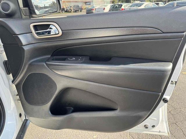 Photo of 2015 Bright White Clearcoat Jeep Grand Cherokee