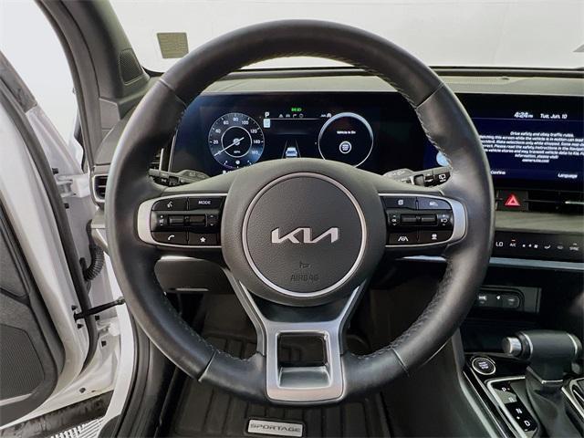 Photo of 2024 Glacier White Pearl Kia Sportage