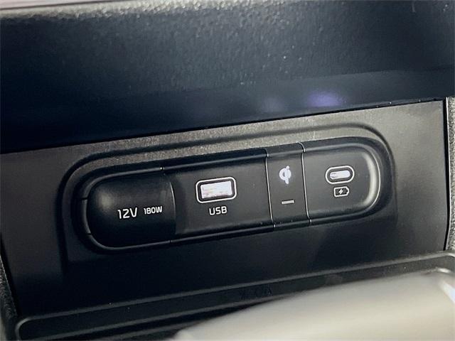 Photo of 2024 Glacier White Pearl Kia Sportage