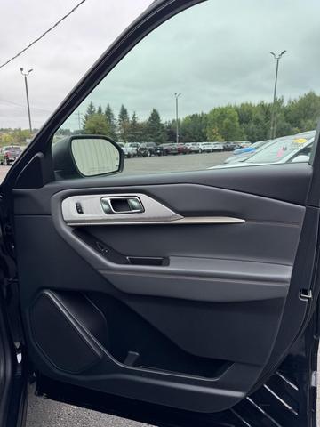 Photo of 2025 Agate Black Metallic Ford Explorer