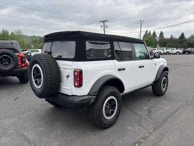 Photo of 2023 Oxford White Ford Bronco