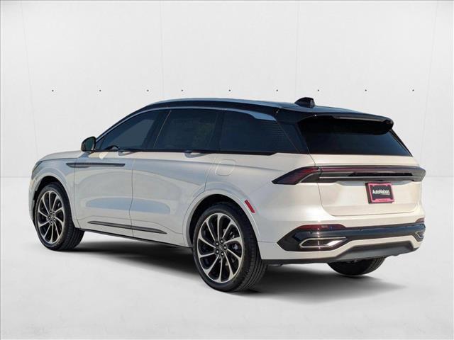 Photo of 2025 White Platinum Metallic Tri-Coat Lincoln Nautilus