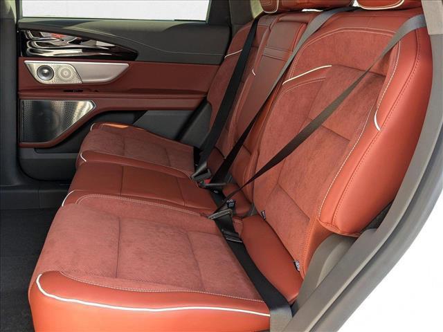 Photo of 2025 White Platinum Metallic Tri-Coat Lincoln Nautilus