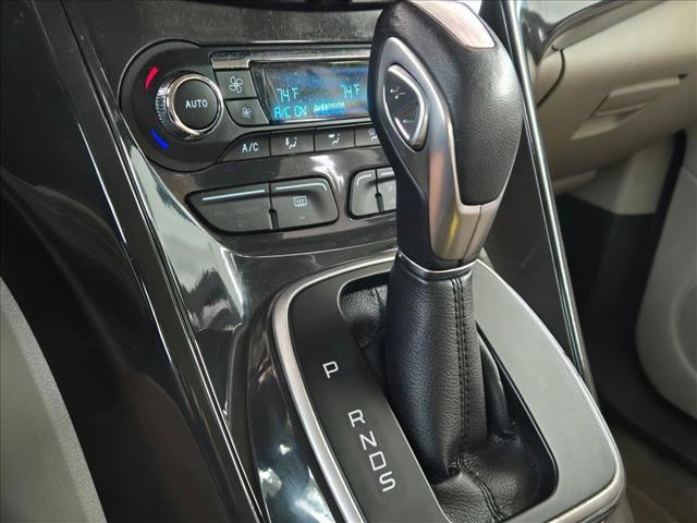 Photo of 2014 White Platinum Tricoat Ford Escape