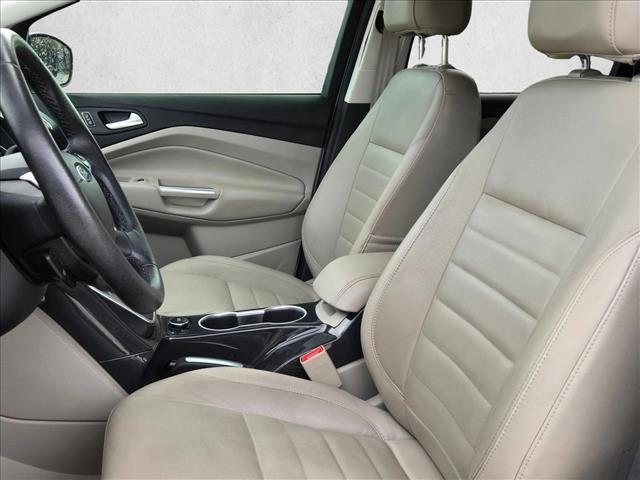 Photo of 2014 White Platinum Tricoat Ford Escape
